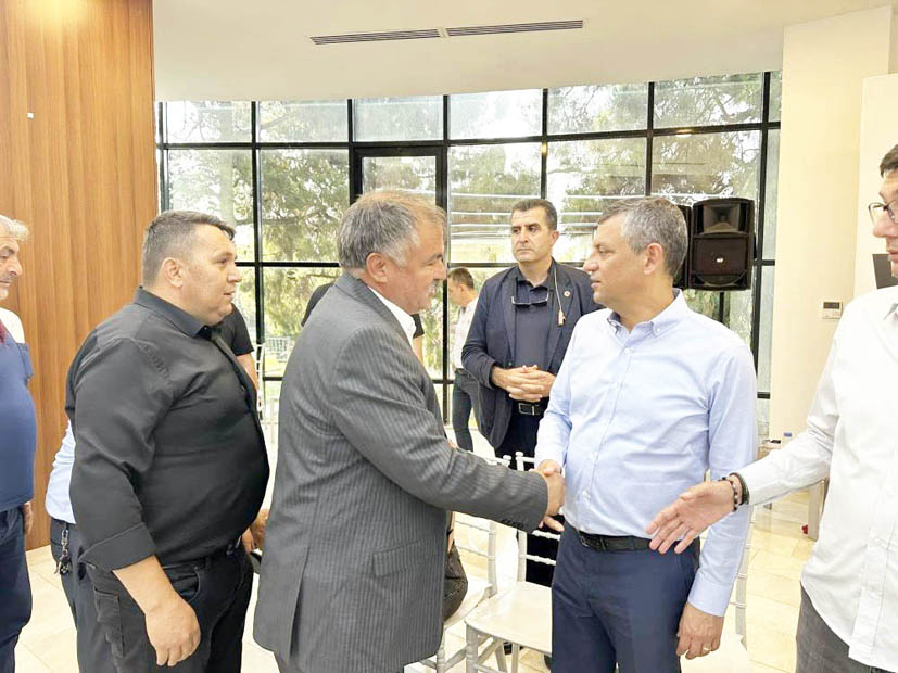 Başkan Pütün'den Chp Li̇deri̇ Özel Ve Zeyrek Ai̇lesi̇ne Tazi̇ye Zi̇yareti̇ 1