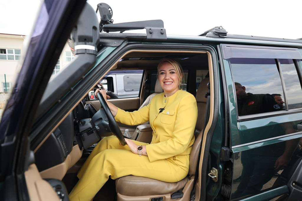 569956952 3121405194685688 3978533723691997900 N