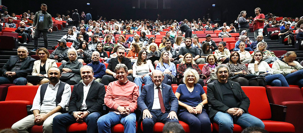 Denizli Büyükşehir Belediyesi Şehir Tiyatrosu Perdelerini Açtı (1)