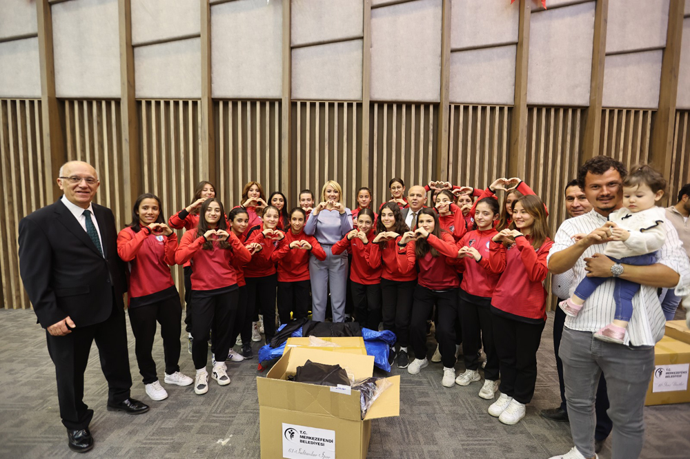 Yilmaz Vural Amatör Spor Kulüpleri̇ne Destek İçi̇n Merkezefendi̇’de (5)