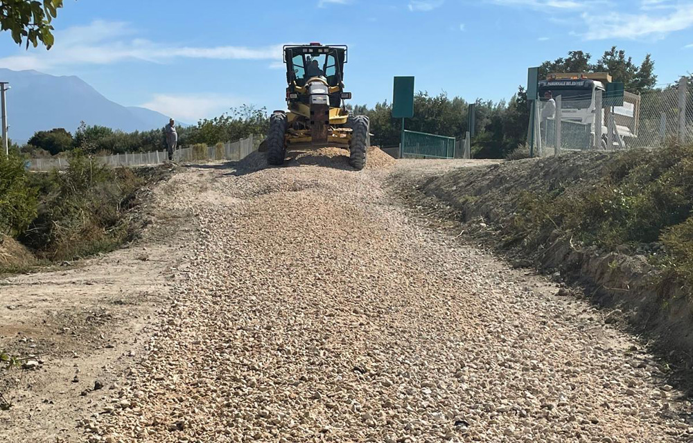 Arazi Yolları Açarken (1)