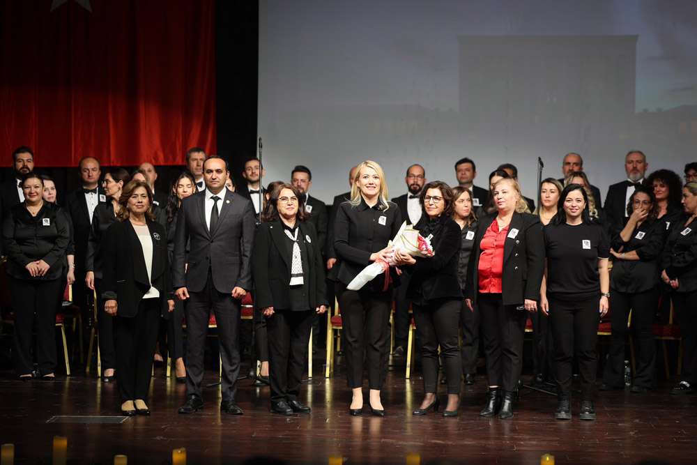 Merkezefendi̇’de Atatürk’ü Anma Konseri̇ Ayakta Alkişlandi (6)