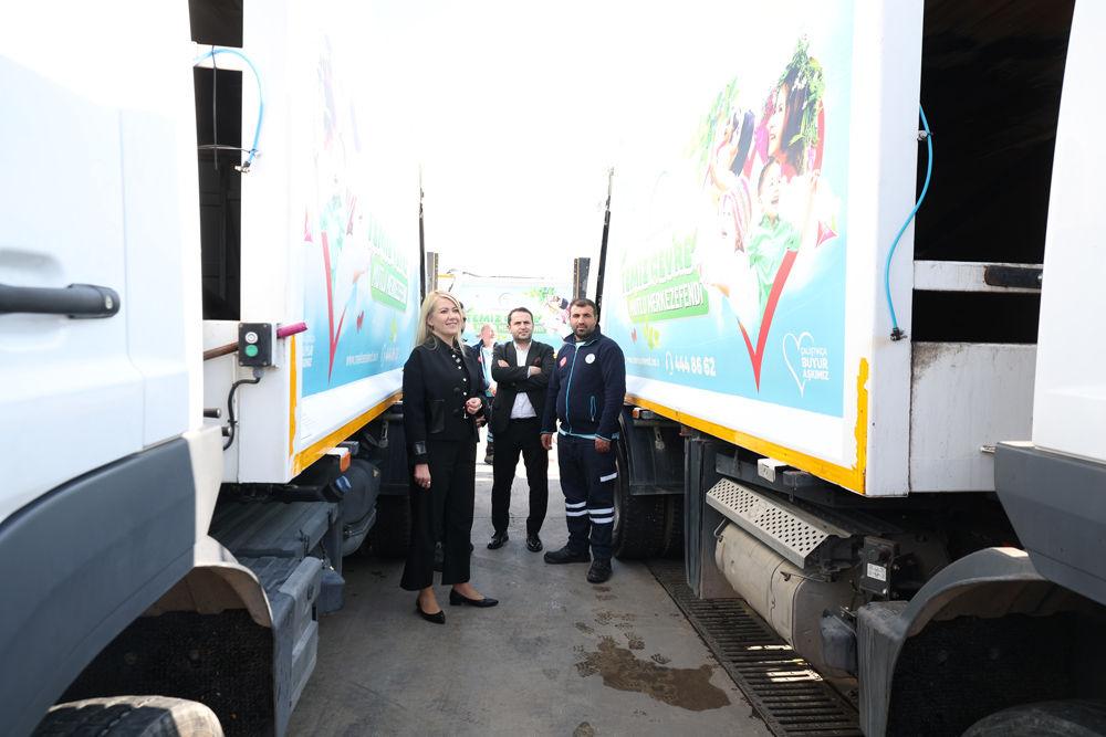 Merkezefendi̇’de Çöp Arabalarindan Temi̇z Kokular Yayiliyor (2)