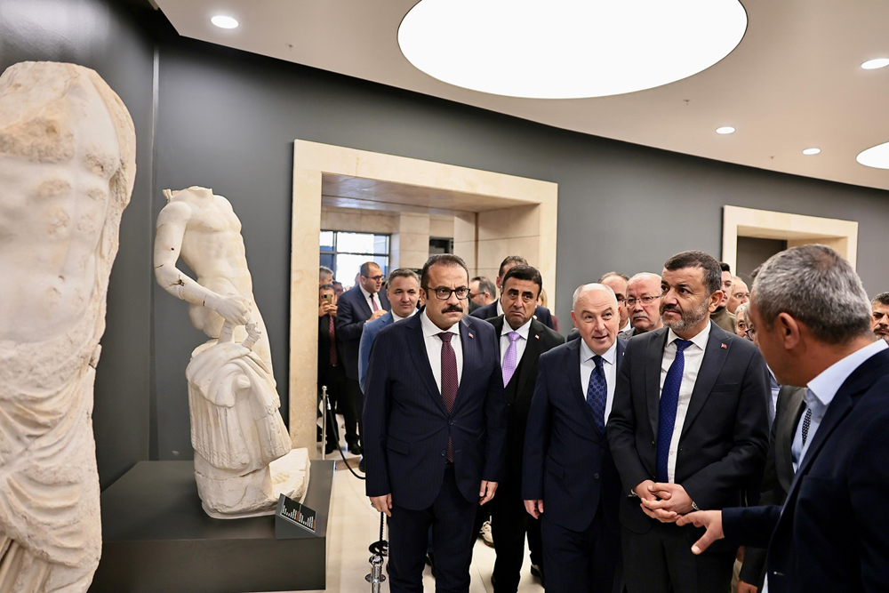 600758692 18399399649133079 5536406718269595353 N