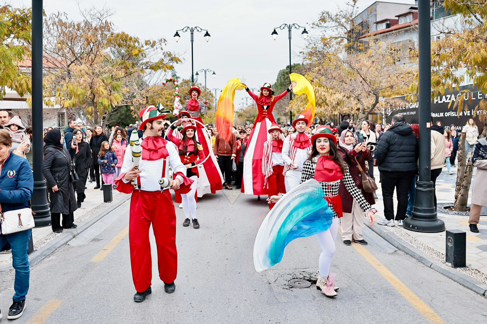 Denizli Büyükşehir’in Yılbaşı Festivali Renkli Görüntülerle Başladı (2)-1