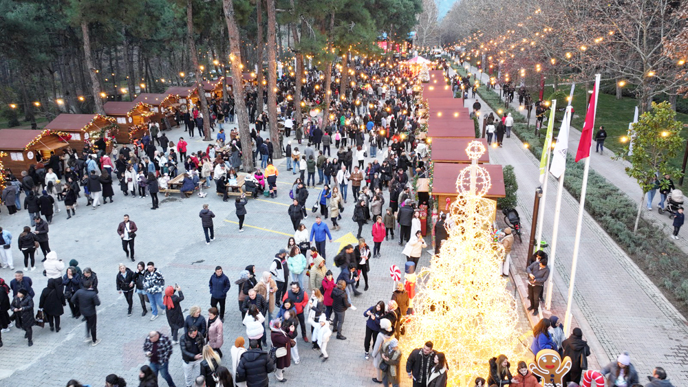 Denizli Büyükşehir’in Yılbaşı Festivali Renkli Görüntülerle Başladı (3)
