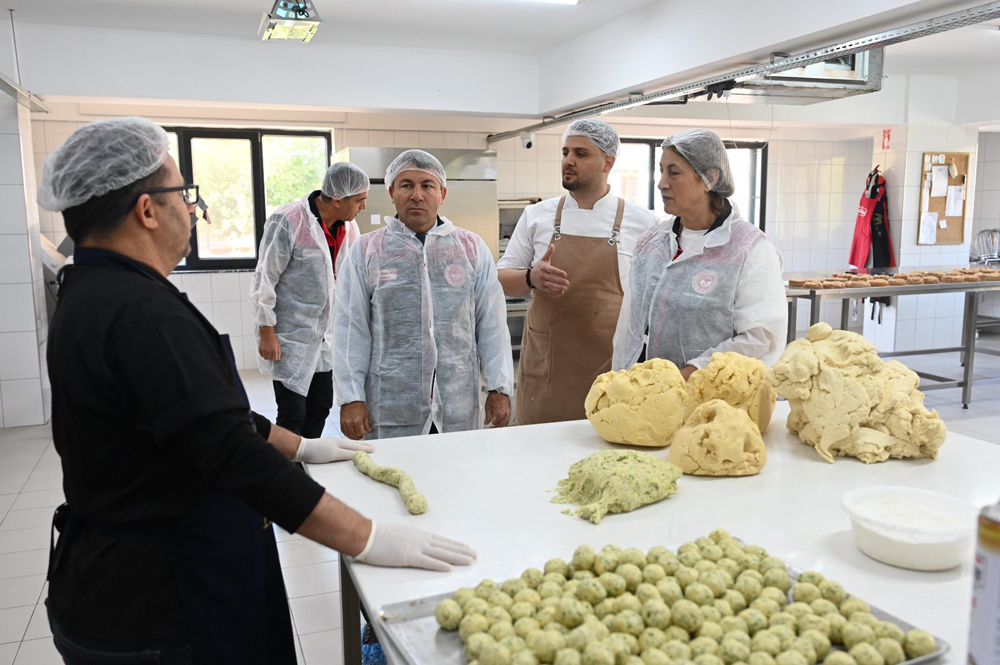 628318311 1375720344568644 2412193188952854852 N