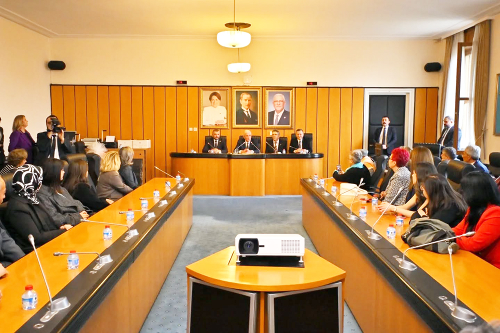 633096458 18347323519231028 2947538990910926283 N