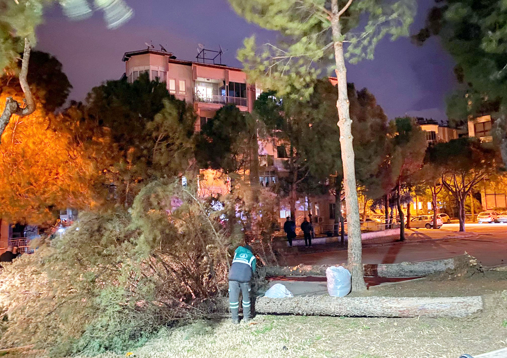 Pamukkale Beledi̇yesi̇’nden Firtina Nöbeti̇ (4)