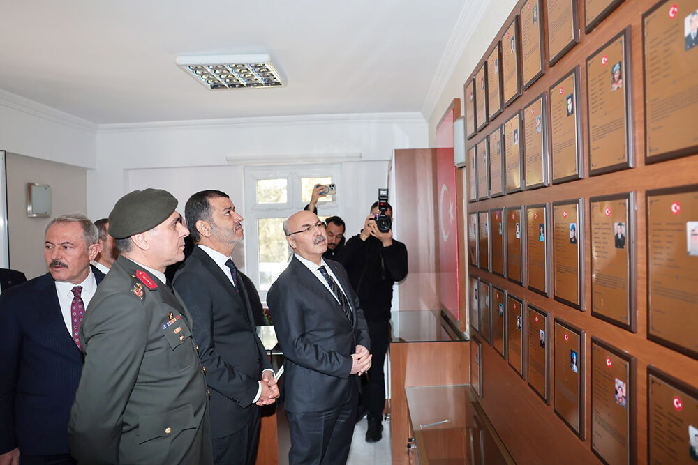 652008092 18412704481133079 3460098253243305877 N