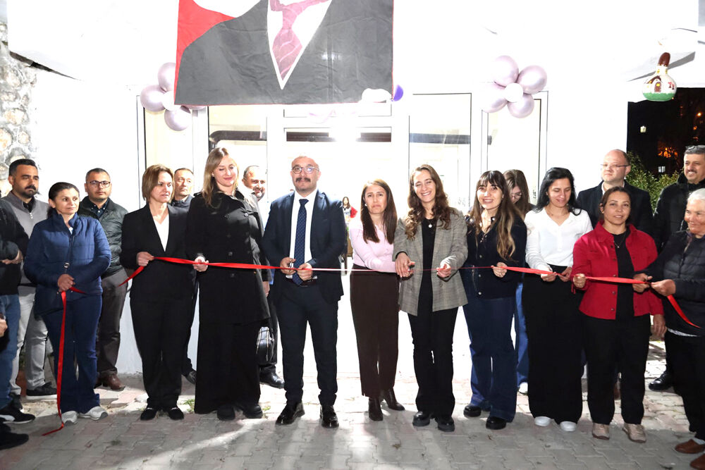 652407163 10163758230397567 9206036986277362839 N