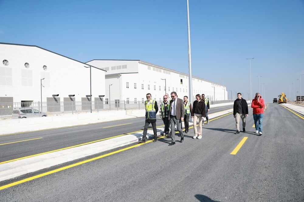 653348332 18412533244133079 5032115041662083128 N