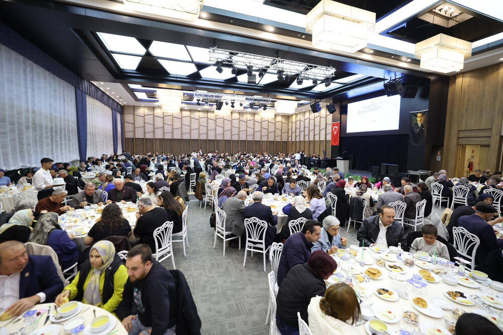 Başkan Doğan Gazi̇ Ve Şehi̇t Yakinlari İle İftarda Bi̇r Araya Geldi̇ (11)