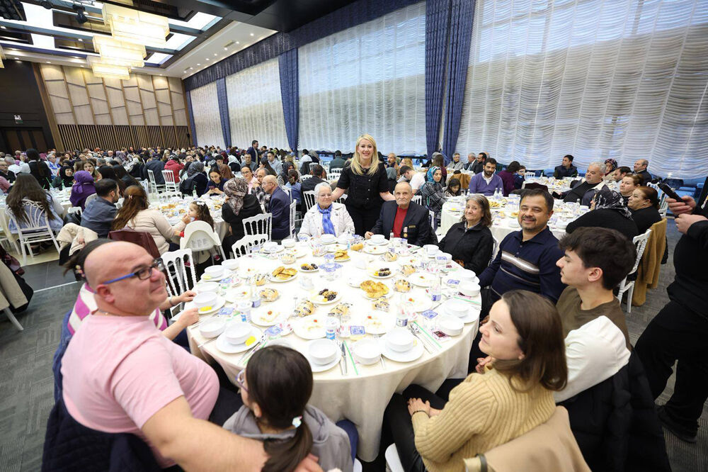 Başkan Doğan Gazi̇ Ve Şehi̇t Yakinlari İle İftarda Bi̇r Araya Geldi̇ (2)