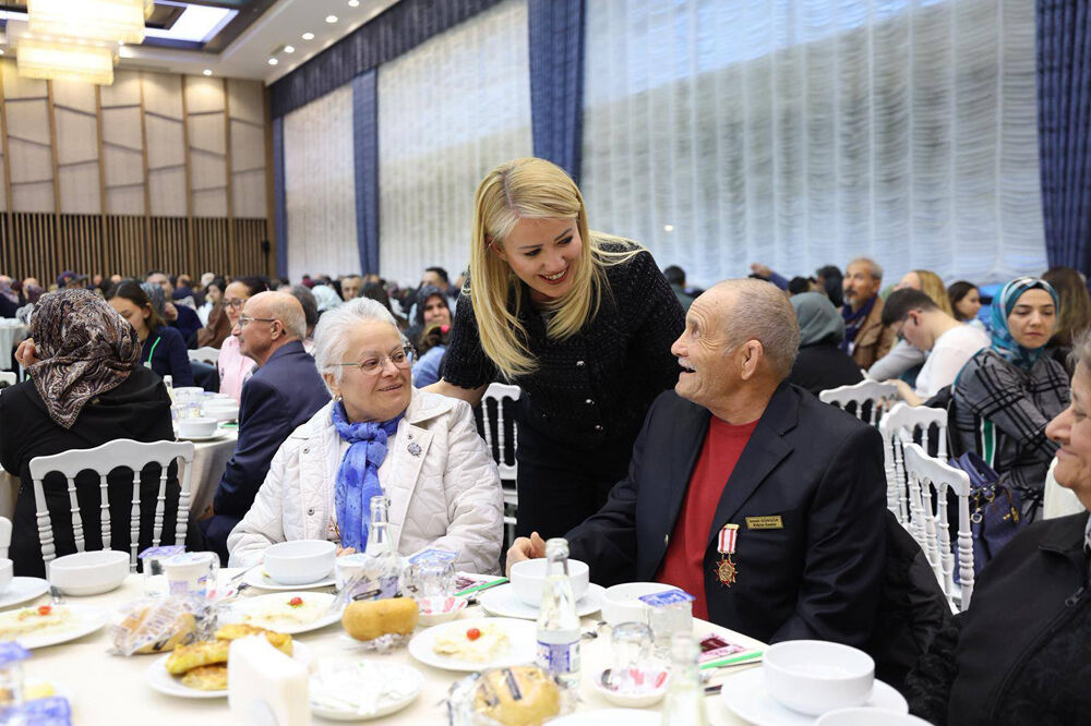 Başkan Doğan Gazi̇ Ve Şehi̇t Yakinlari İle İftarda Bi̇r Araya Geldi̇ (8)