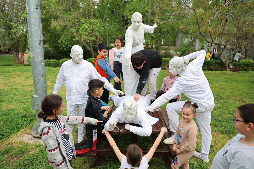 2. Uluslararasi Çocuk Ve Gençli̇k Ti̇yatrolari Festi̇vali̇ Başladi (15)