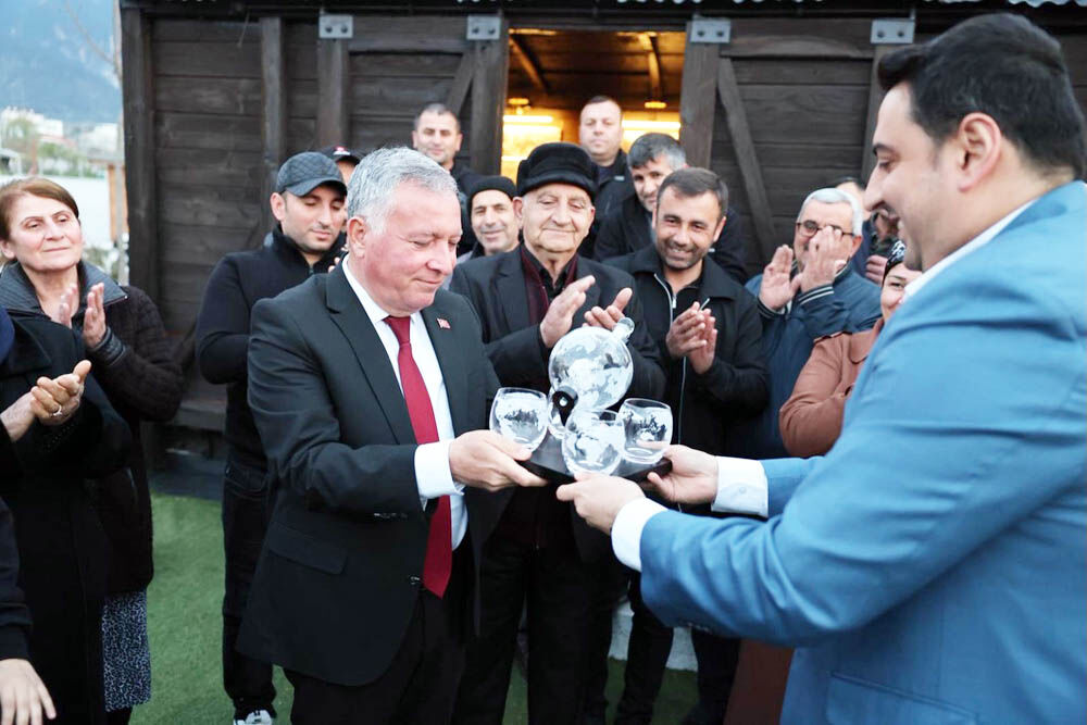 662814813 18185100838372791 2483775222588357549 N