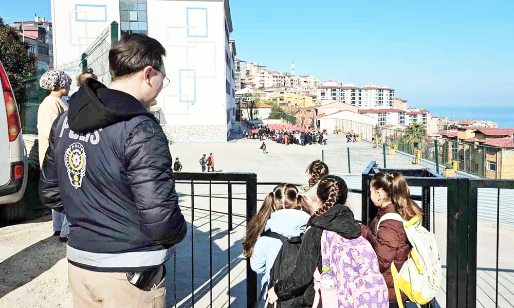 Zonguldak Taki Okullarda Polis Nobeti Basladi 19765755 Amp-1