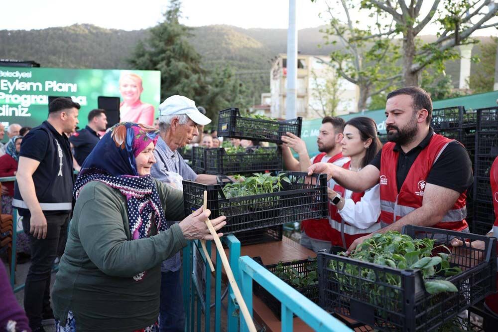 Başkarci’da Bi̇nlerce Fi̇de Üreti̇ci̇ye Dağitildi (7)