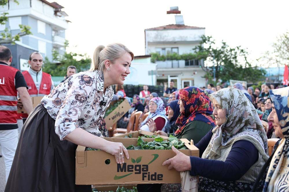 Başkarci’da Bi̇nlerce Fi̇de Üreti̇ci̇ye Dağitildi (9)