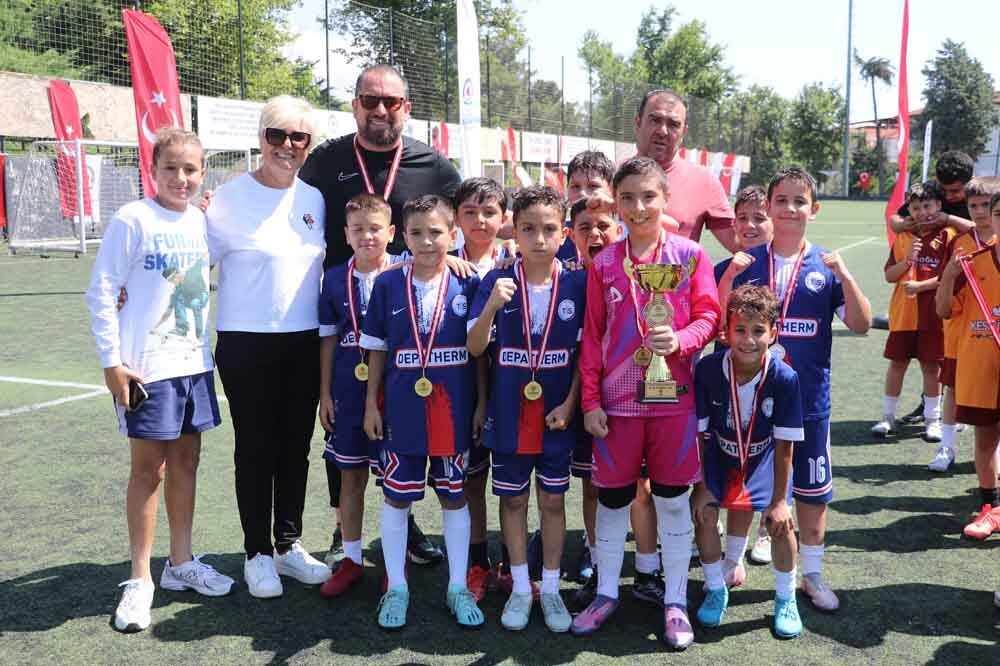 Şampiyon Tuna Aras Spor