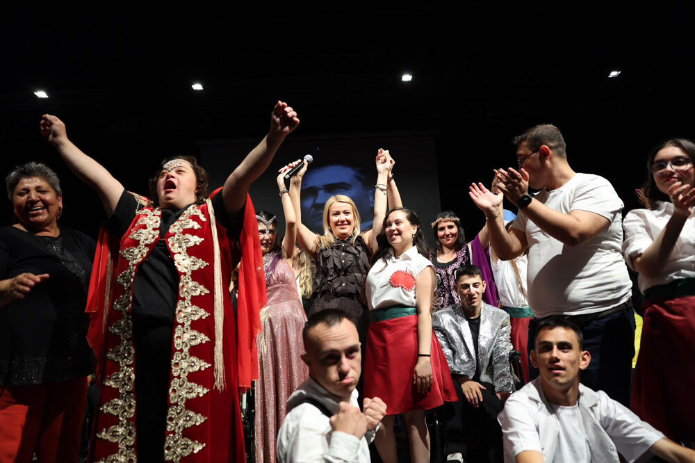 Merkezefendi̇ Engelsi̇z Yaşam Akademi̇si̇’nde Yil Sonu Coşkusu Yaşandi (9)