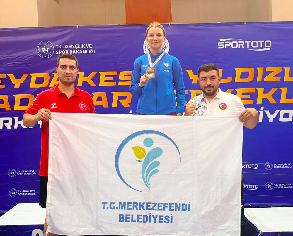 Merkezefendi̇’ni̇n Başarili Boksörü Nefi̇se Kaymakçi Türki̇ye Şampi̇yonu-1