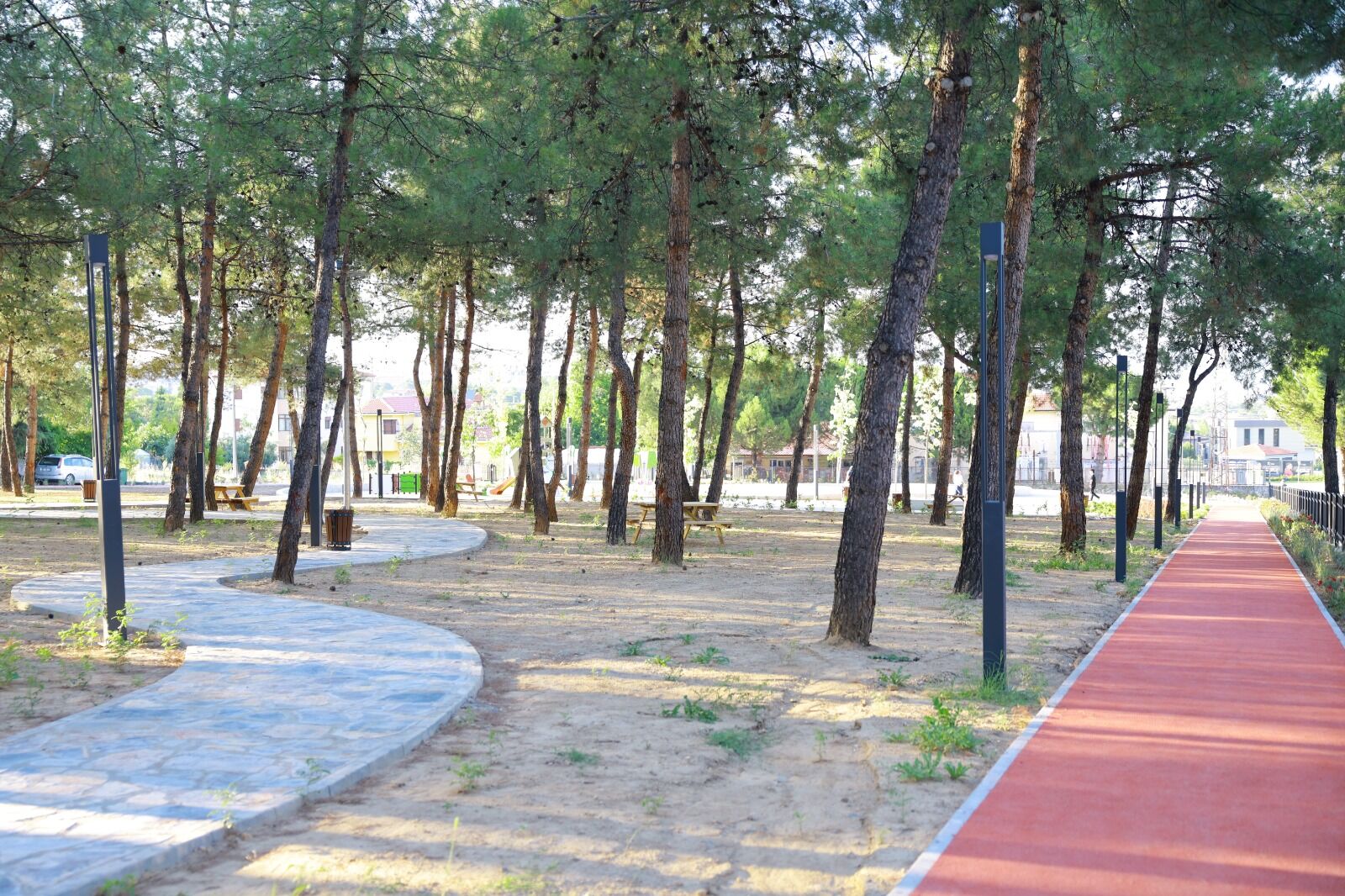 Yeni̇şehi̇r Mahallesi̇'ndeki̇ 7 Bi̇n 670 Metrekareli̇k Parkyeni̇lendi̇ (5)
