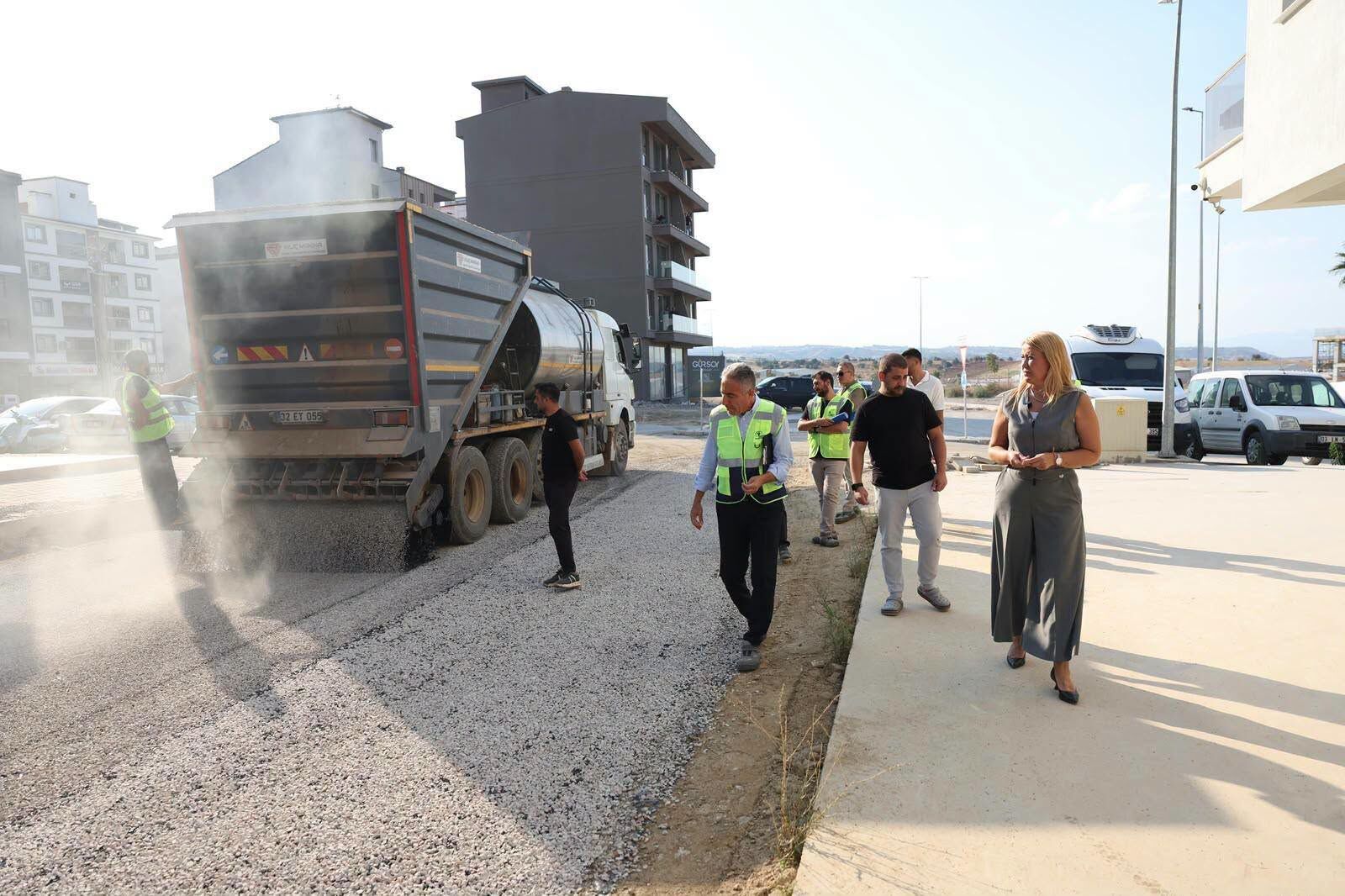 Karahasanli Mahallesi̇’nde 23 Bi̇n Metrekareli̇k Yol Çalişmasi (2)