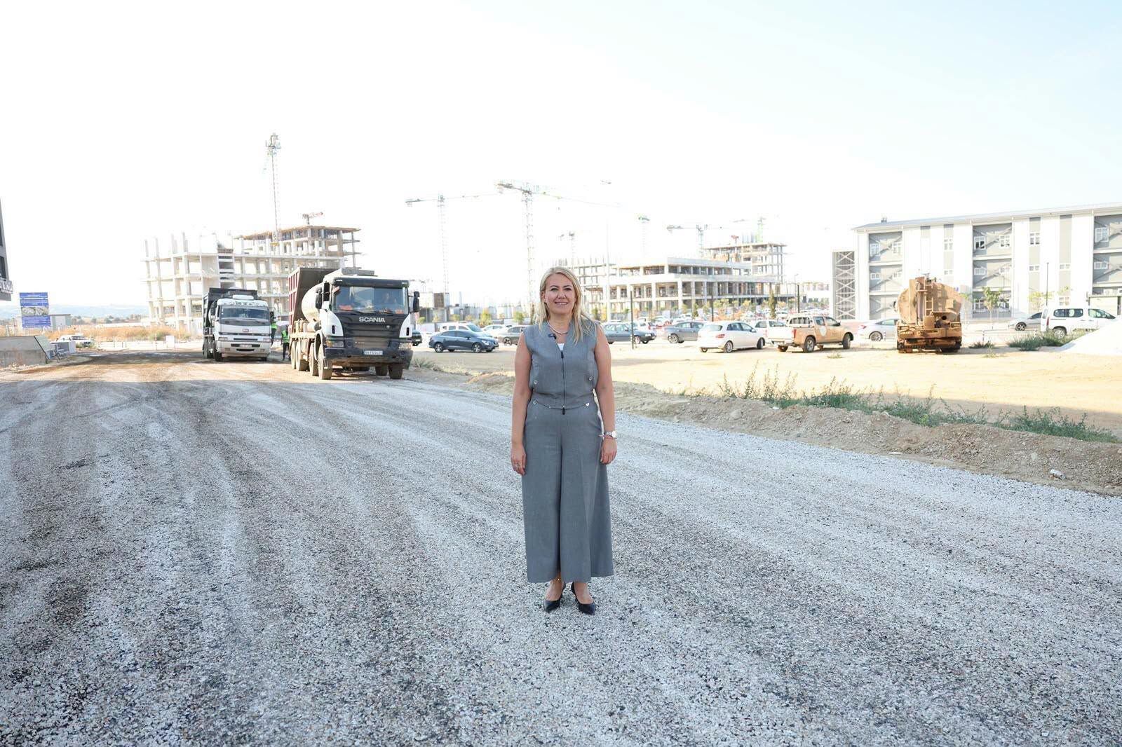 Karahasanli Mahallesi̇’nde 23 Bi̇n Metrekareli̇k Yol Çalişmasi (5)