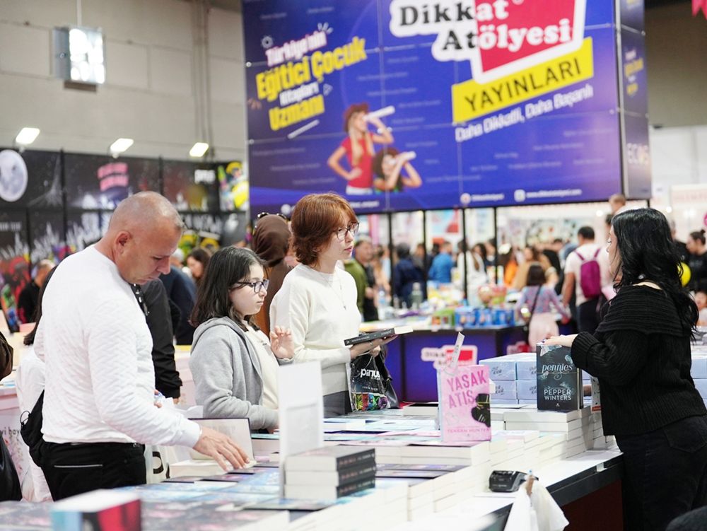 Denizli Tüyap Kitap Fuarı’nda Yazar Yağmuru Sürüyor (5)